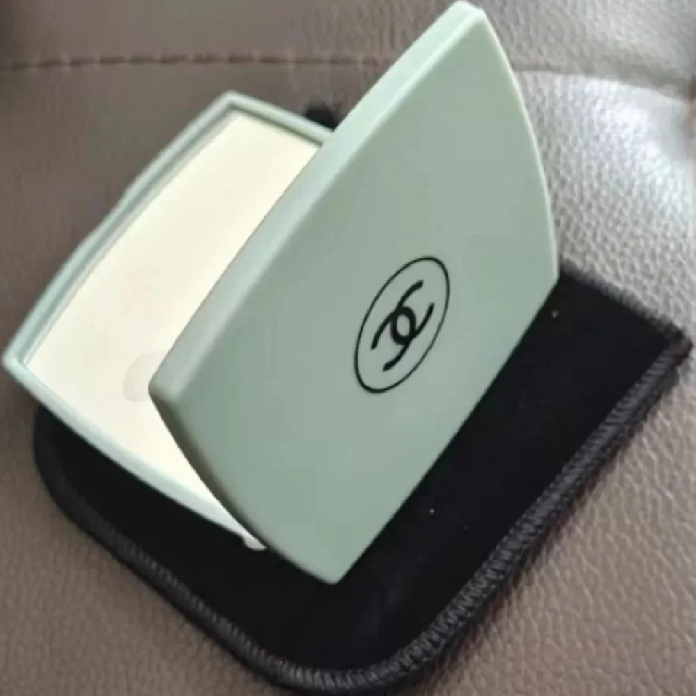 CHANEL DUAL COMPACT MIRROR - LIMITED STOCK SAGE GREEN WITH BOX/VELVET DUSTBAG - Picture 12 of 15